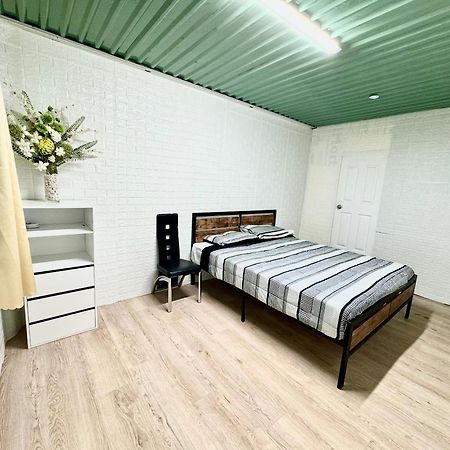 Private Cabin In Central Auckland Exterior photo