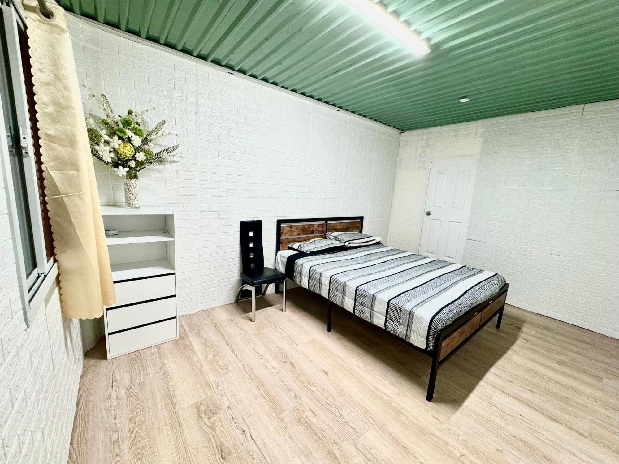 Private Cabin In Central Auckland Exterior photo